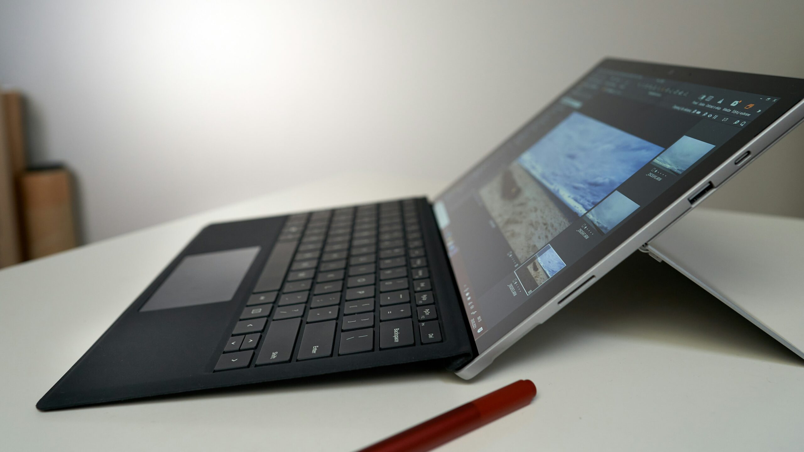 Microsoft Surface Pro 11 best 2-in-1 travel business laptop 2026